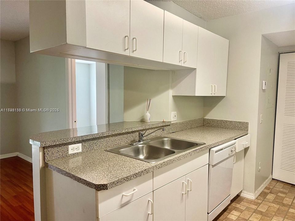 Recently Sold: $215,000 (2 beds, 2 baths, 820 Square Feet)