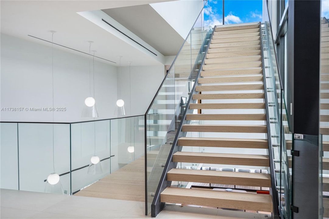 出租: $95,000 (5 贝兹, 5 浴室, 7283 平方英尺)