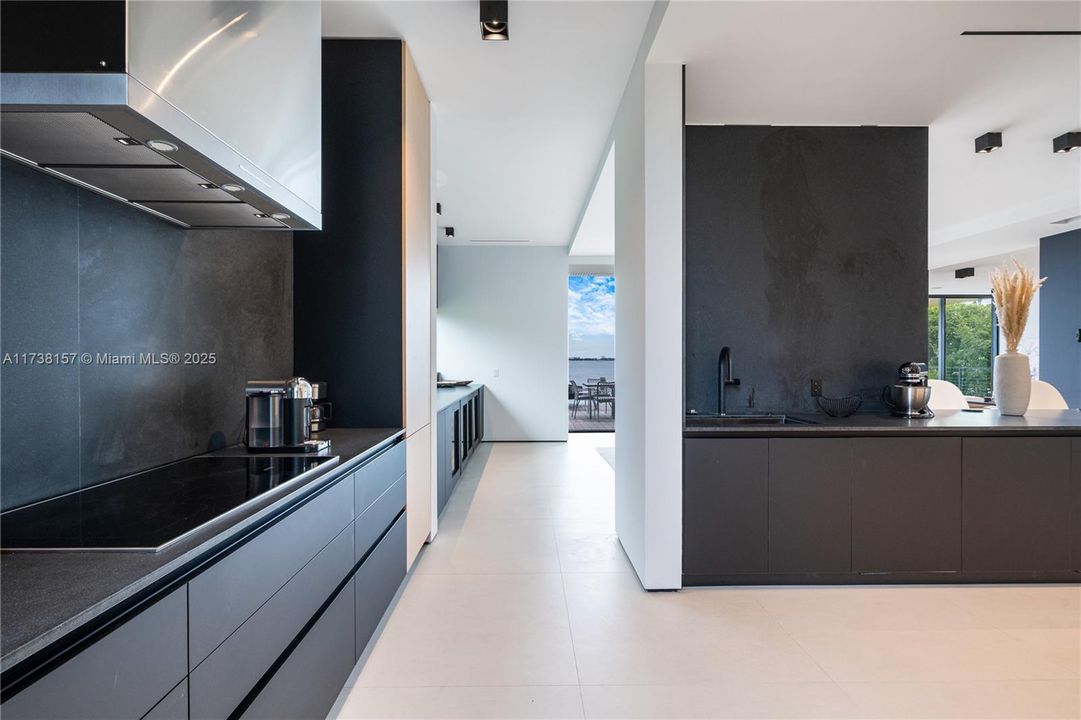 出租: $95,000 (5 贝兹, 5 浴室, 7283 平方英尺)