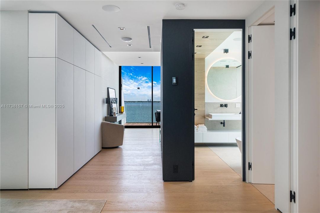 出租: $95,000 (5 贝兹, 5 浴室, 7283 平方英尺)