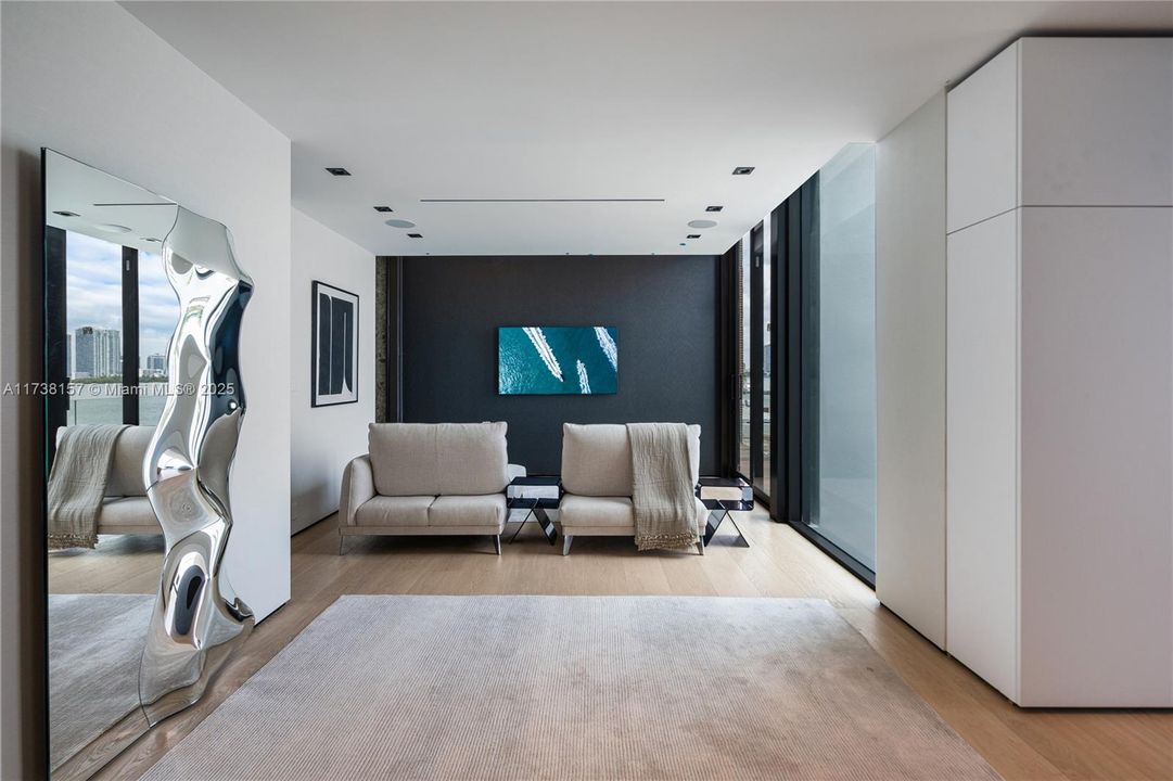 出租: $95,000 (5 贝兹, 5 浴室, 7283 平方英尺)