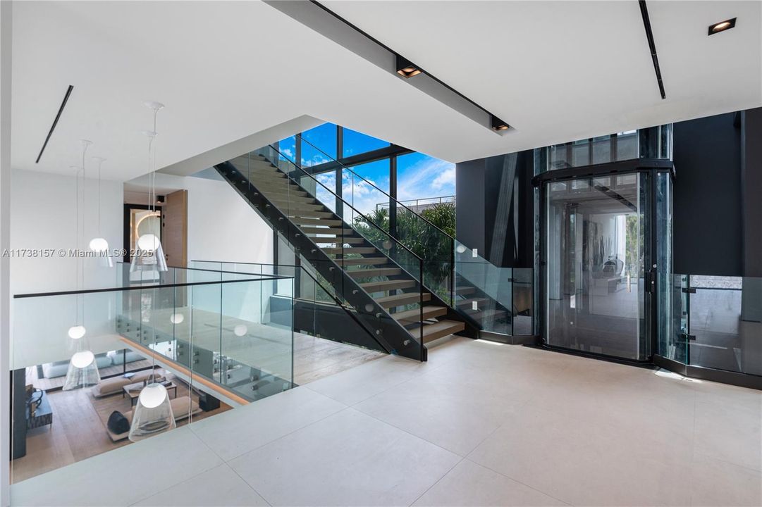 出租: $95,000 (5 贝兹, 5 浴室, 7283 平方英尺)