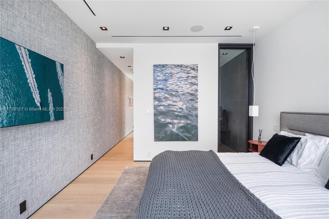 出租: $95,000 (5 贝兹, 5 浴室, 7283 平方英尺)