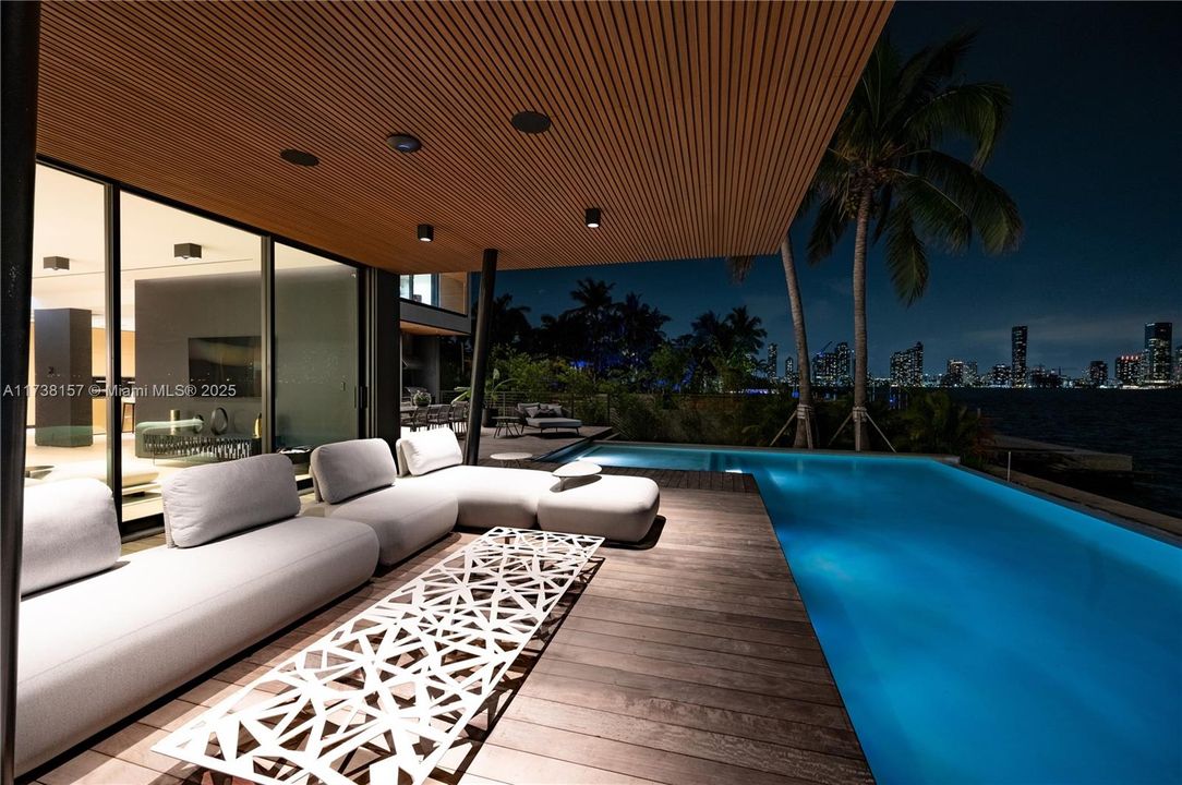 出租: $95,000 (5 贝兹, 5 浴室, 7283 平方英尺)