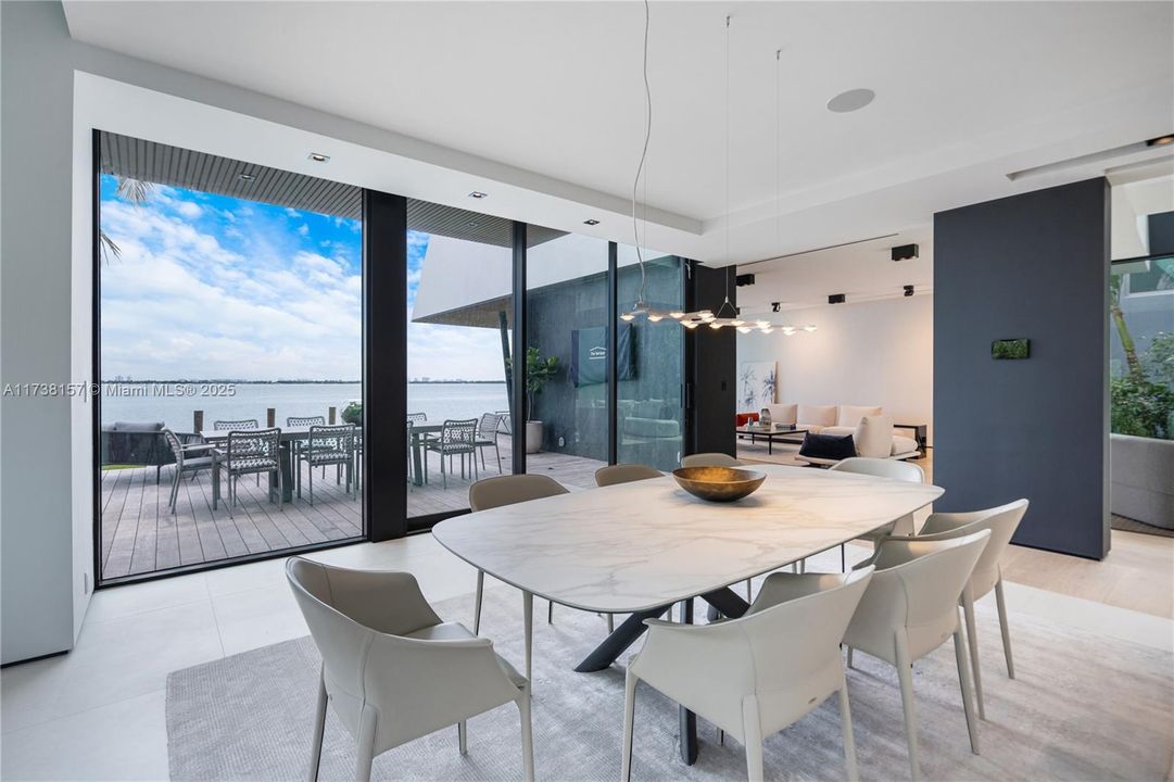 出租: $95,000 (5 贝兹, 5 浴室, 7283 平方英尺)