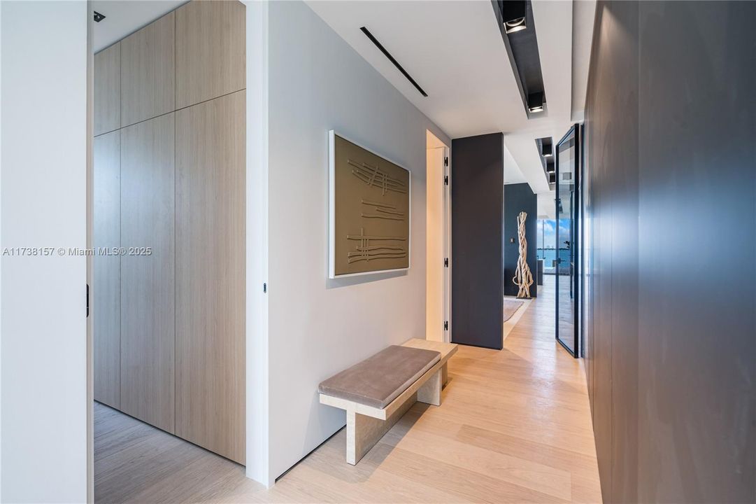 出租: $95,000 (5 贝兹, 5 浴室, 7283 平方英尺)