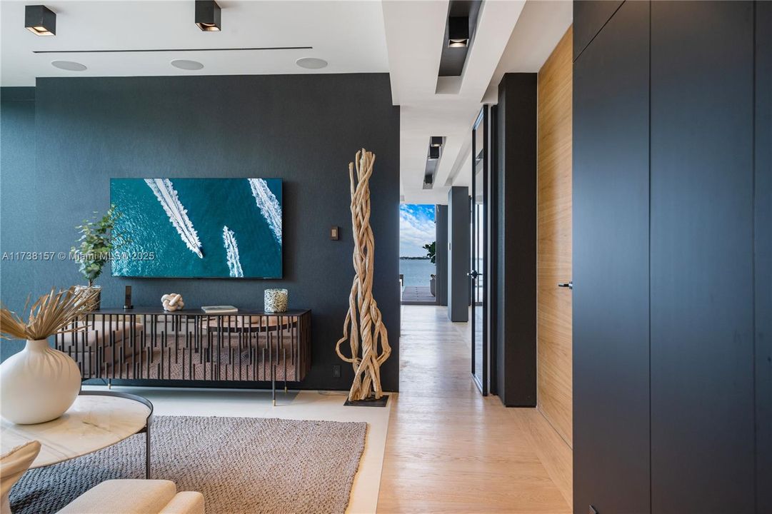 出租: $95,000 (5 贝兹, 5 浴室, 7283 平方英尺)