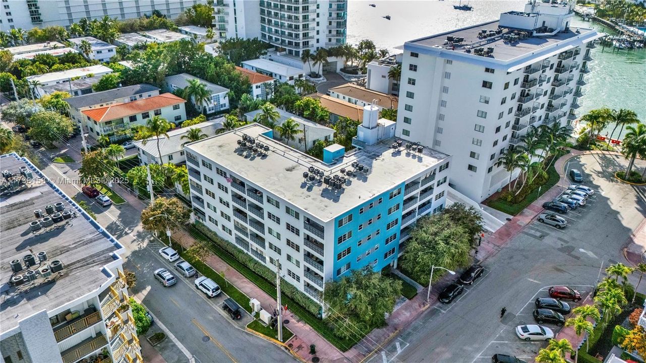 Recently Sold: $327,000 (1 beds, 1 baths, 841 Square Feet)