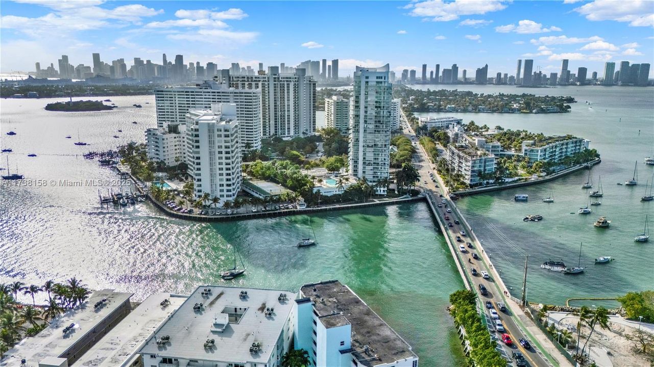 Recently Sold: $327,000 (1 beds, 1 baths, 841 Square Feet)