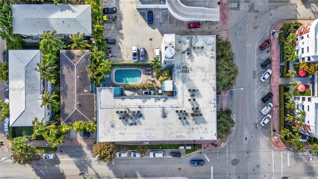 Recently Sold: $327,000 (1 beds, 1 baths, 841 Square Feet)