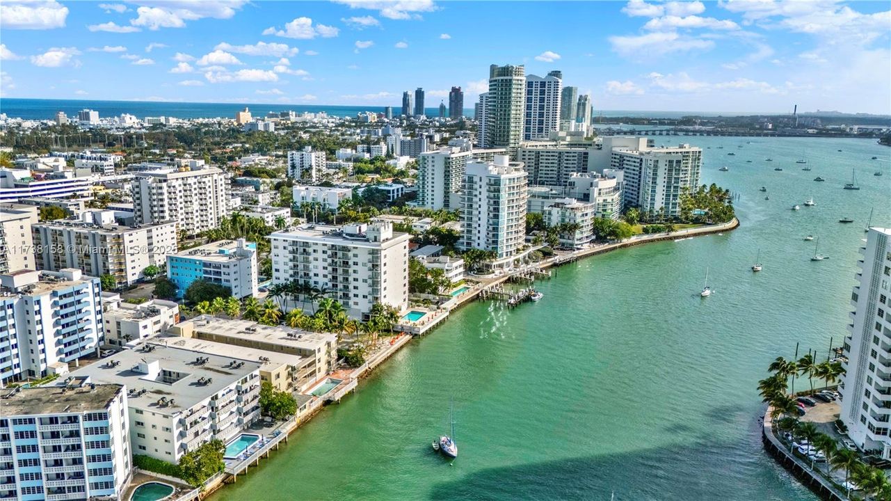 Recently Sold: $327,000 (1 beds, 1 baths, 841 Square Feet)