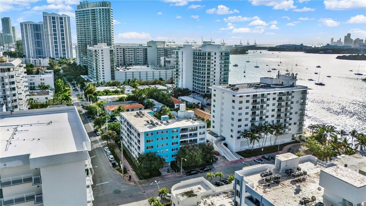 Recently Sold: $327,000 (1 beds, 1 baths, 841 Square Feet)