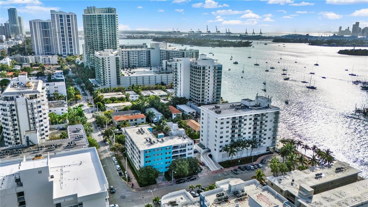 Recently Sold: $327,000 (1 beds, 1 baths, 841 Square Feet)