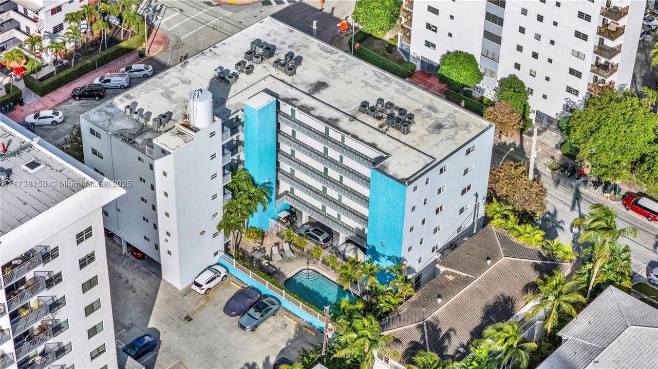 Recently Sold: $327,000 (1 beds, 1 baths, 841 Square Feet)