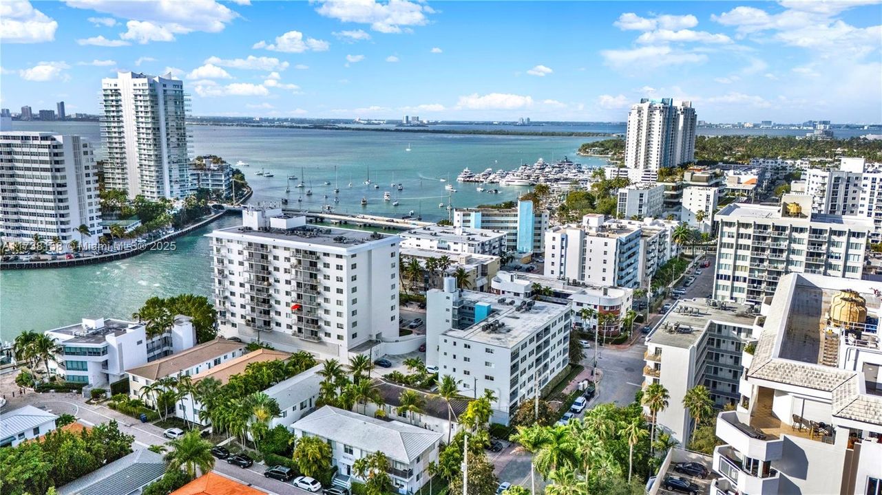 Recently Sold: $327,000 (1 beds, 1 baths, 841 Square Feet)