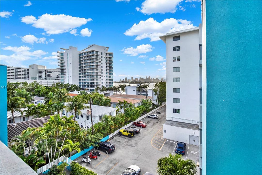 Recently Sold: $327,000 (1 beds, 1 baths, 841 Square Feet)