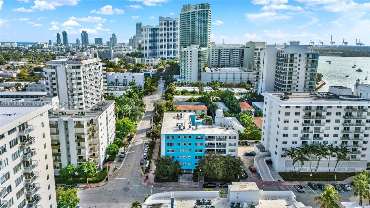 Recently Sold: $327,000 (1 beds, 1 baths, 841 Square Feet)