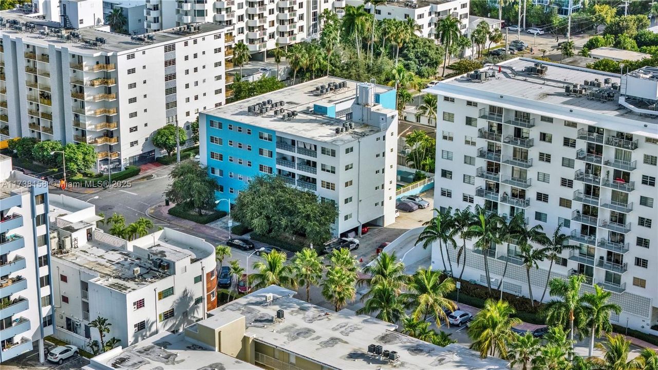 Recently Sold: $327,000 (1 beds, 1 baths, 841 Square Feet)