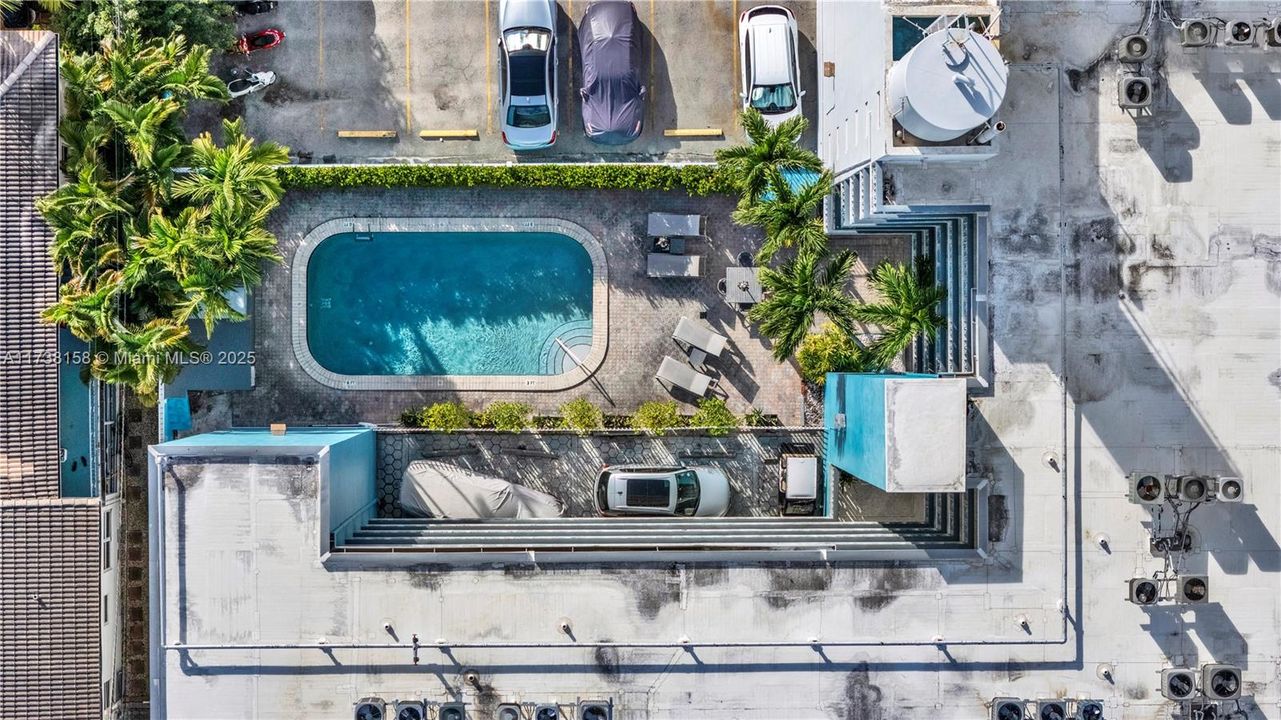 Recently Sold: $327,000 (1 beds, 1 baths, 841 Square Feet)