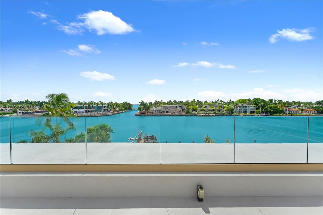 Vendido Recientemente: $34,999,000 (6 camas, 8 baños, 0 Pies cuadrados)