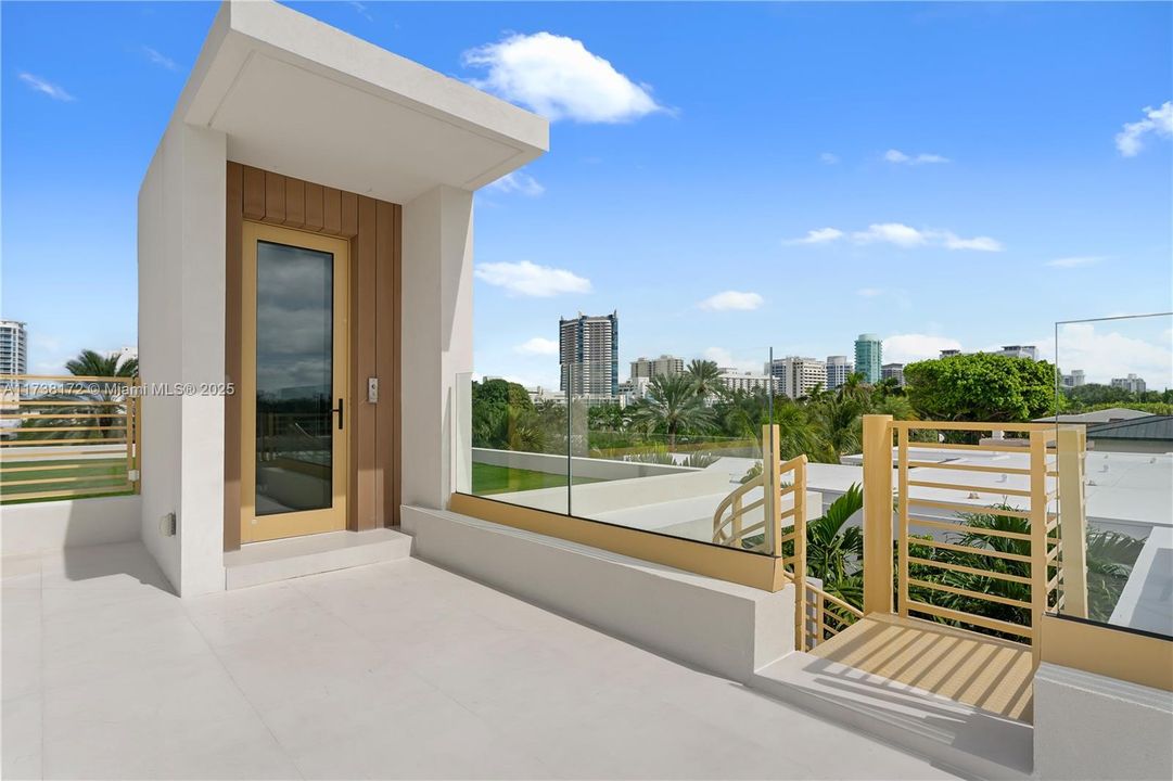 Vendido Recientemente: $34,999,000 (6 camas, 8 baños, 0 Pies cuadrados)