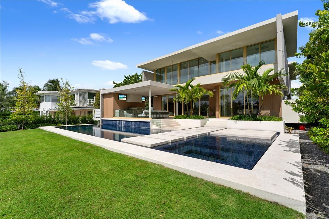 Vendido Recientemente: $34,999,000 (6 camas, 8 baños, 0 Pies cuadrados)