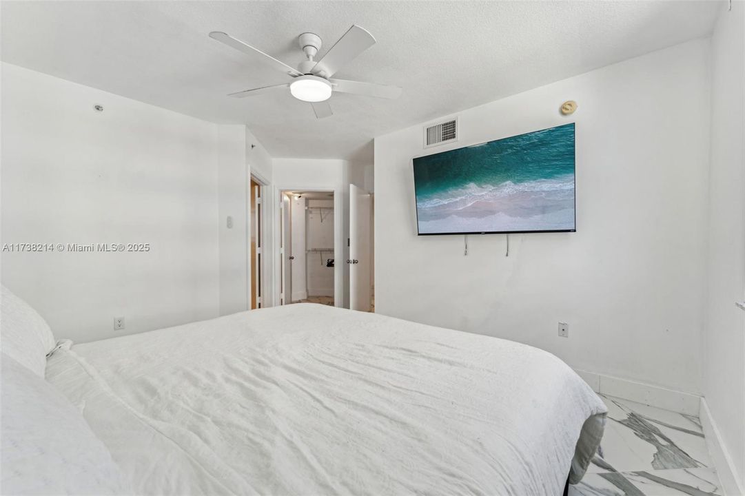 For Sale: $690,000 (2 beds, 2 baths, 1002 Square Feet)