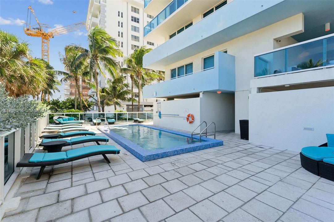 For Sale: $690,000 (2 beds, 2 baths, 1002 Square Feet)