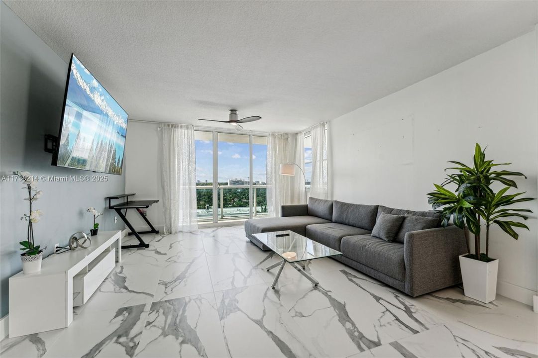 For Sale: $690,000 (2 beds, 2 baths, 1002 Square Feet)