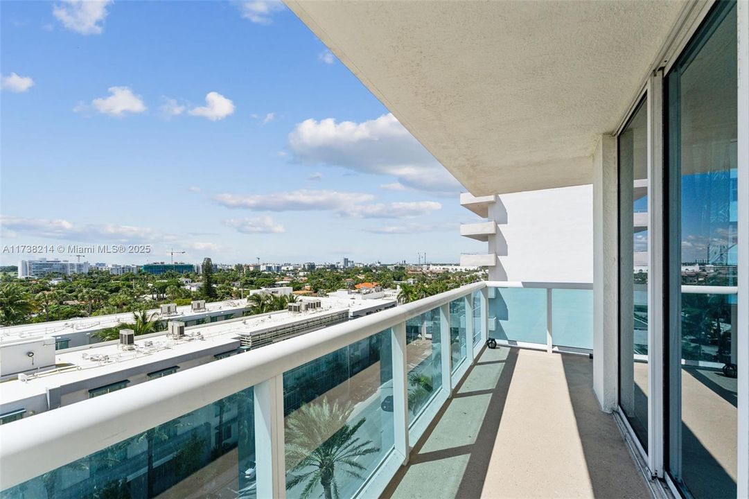 For Sale: $690,000 (2 beds, 2 baths, 1002 Square Feet)