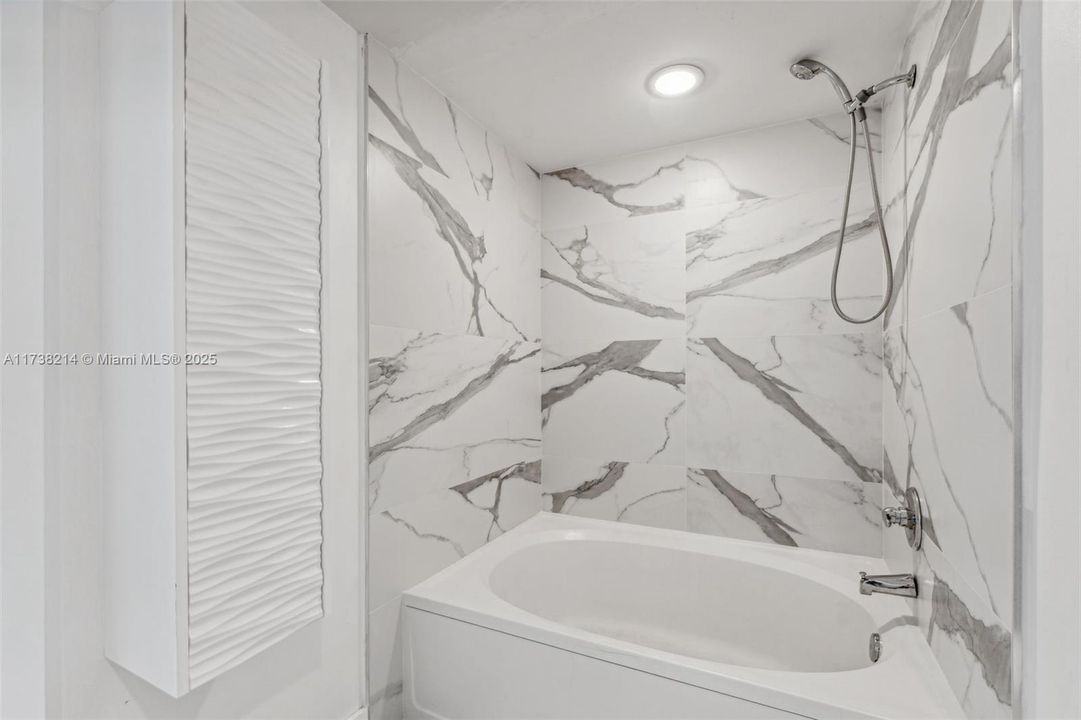 For Sale: $690,000 (2 beds, 2 baths, 1002 Square Feet)