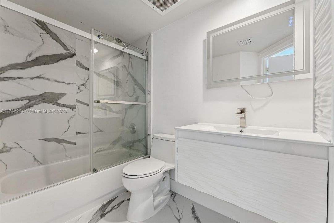 For Sale: $690,000 (2 beds, 2 baths, 1002 Square Feet)