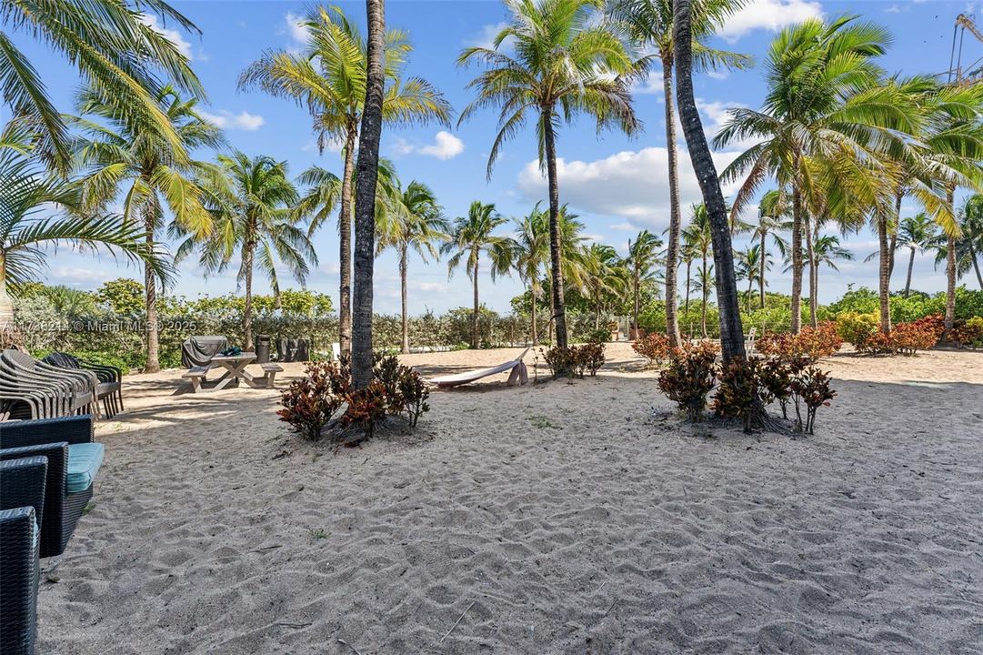 For Sale: $690,000 (2 beds, 2 baths, 1002 Square Feet)