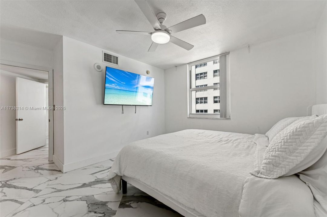 For Sale: $690,000 (2 beds, 2 baths, 1002 Square Feet)