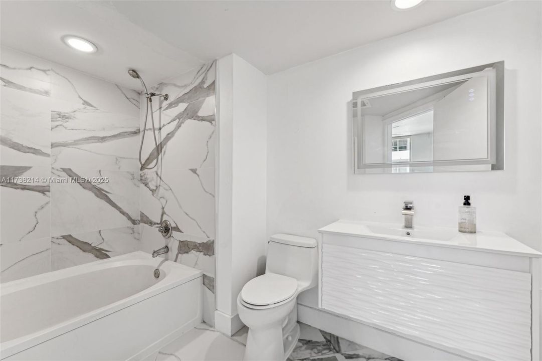 For Sale: $690,000 (2 beds, 2 baths, 1002 Square Feet)