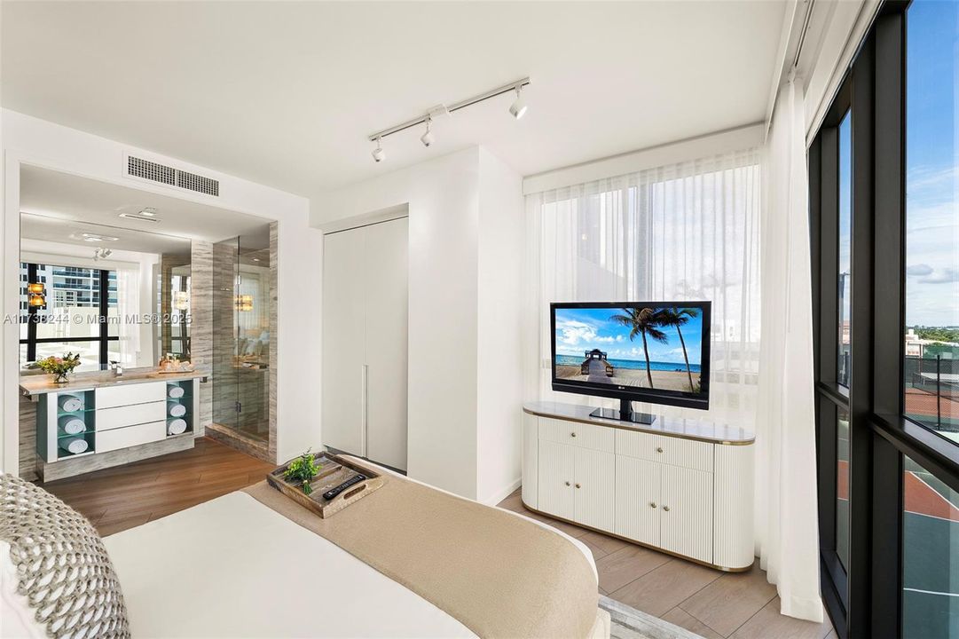 For Sale: $2,650,000 (2 beds, 2 baths, 1287 Square Feet)