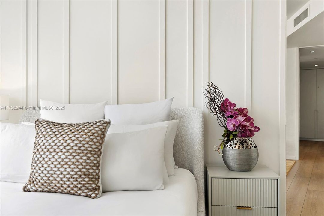 For Sale: $2,650,000 (2 beds, 2 baths, 1287 Square Feet)