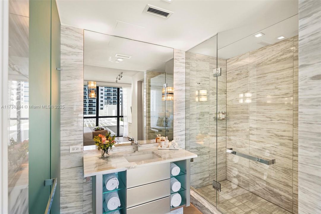 For Sale: $2,650,000 (2 beds, 2 baths, 1287 Square Feet)