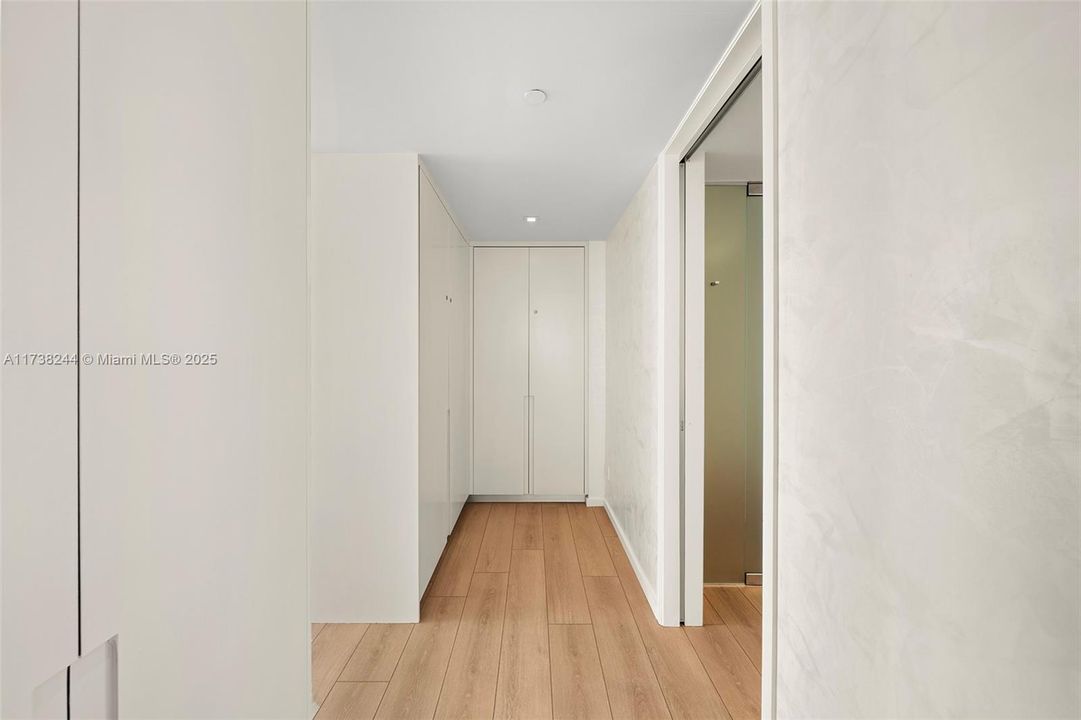 For Sale: $2,650,000 (2 beds, 2 baths, 1287 Square Feet)