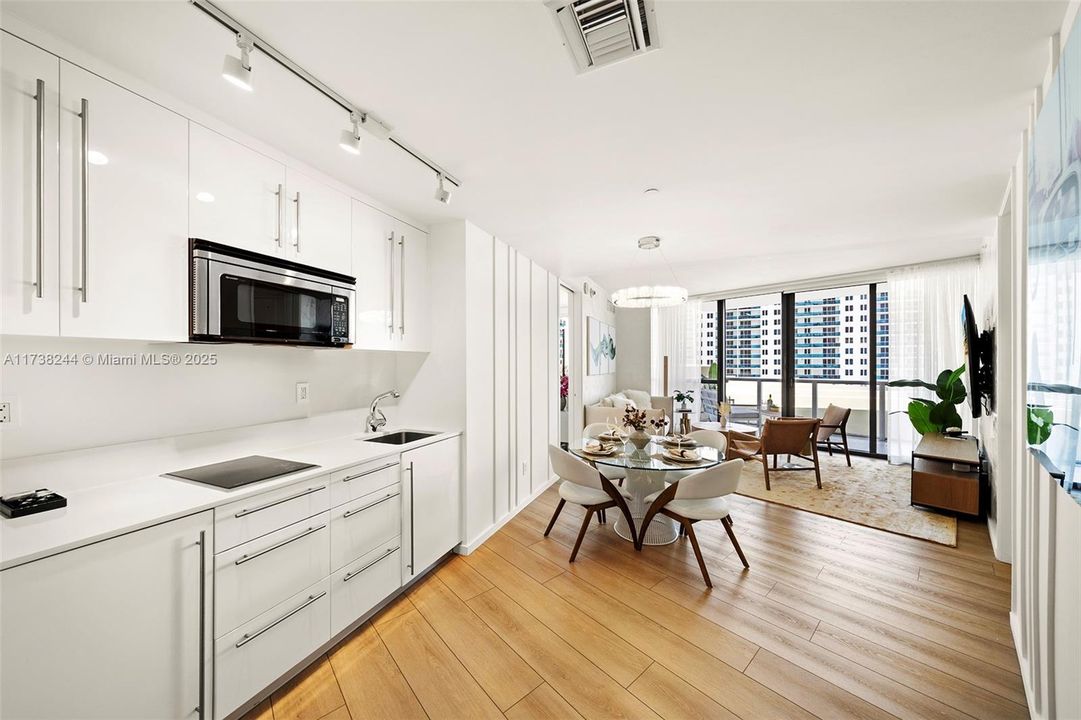 For Sale: $2,650,000 (2 beds, 2 baths, 1287 Square Feet)