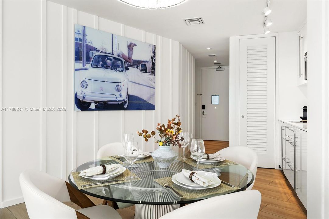 For Sale: $2,650,000 (2 beds, 2 baths, 1287 Square Feet)