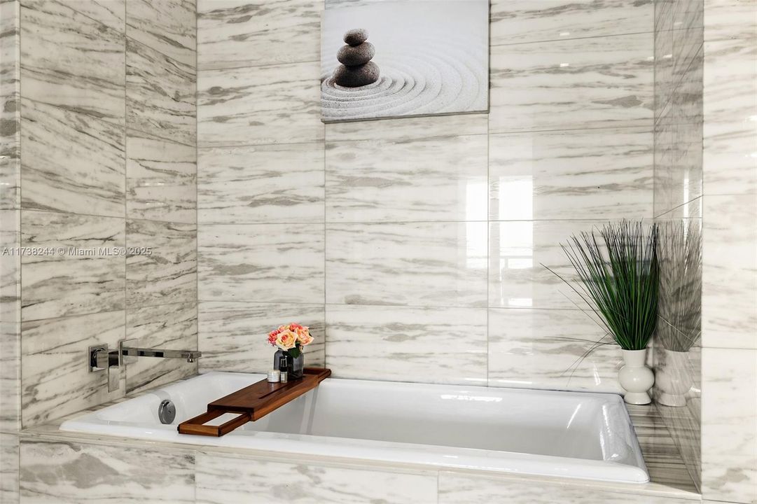 For Sale: $2,650,000 (2 beds, 2 baths, 1287 Square Feet)