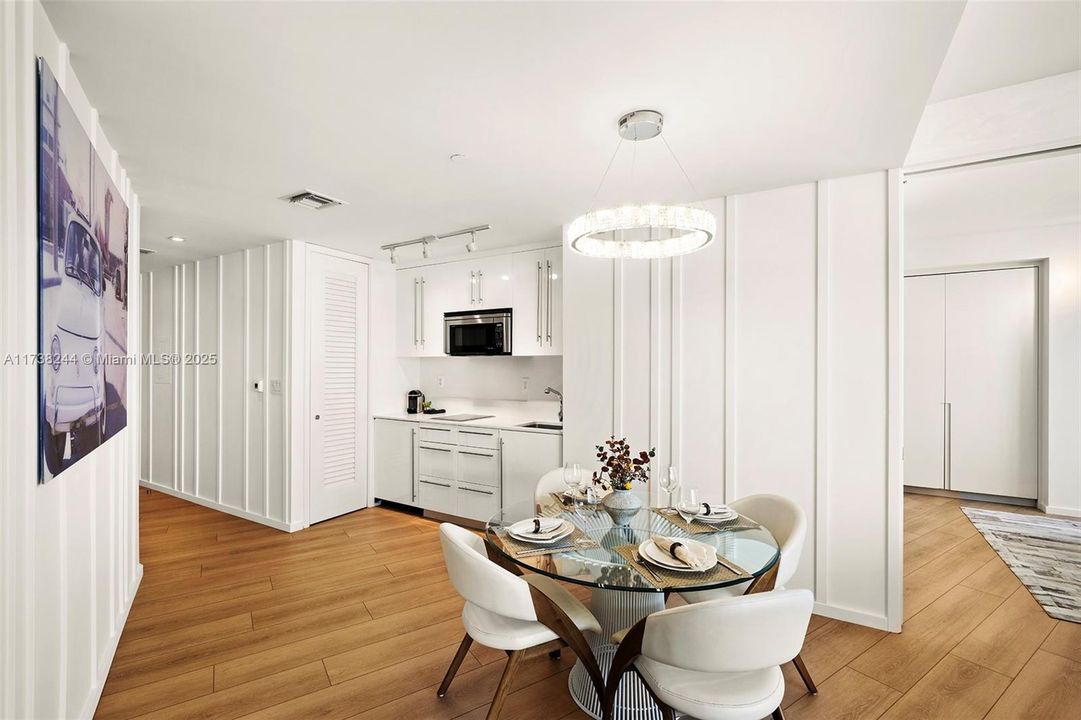 For Sale: $2,650,000 (2 beds, 2 baths, 1287 Square Feet)