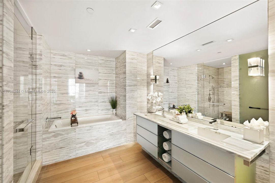 For Sale: $2,650,000 (2 beds, 2 baths, 1287 Square Feet)