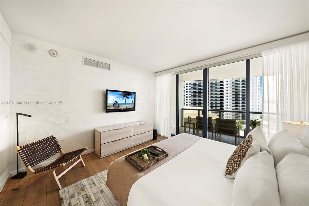 For Sale: $2,650,000 (2 beds, 2 baths, 1287 Square Feet)