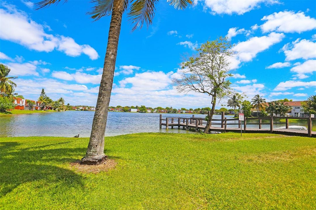 合同活跃: $280,000 (2 贝兹, 1 浴室, 1050 平方英尺)