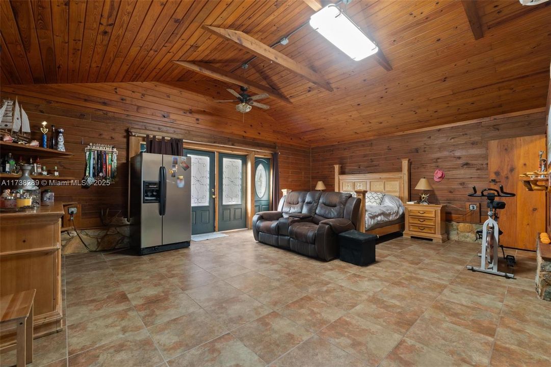 For Sale: $589,000 (2 beds, 2 baths, 1976 Square Feet)