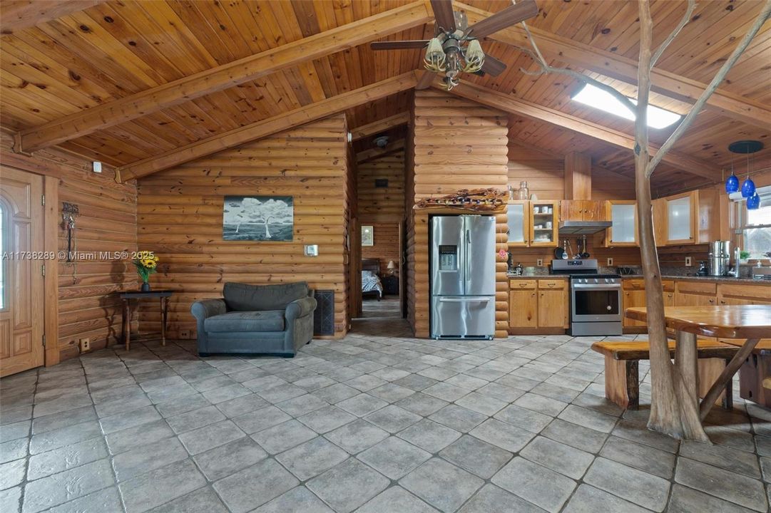 For Sale: $589,000 (2 beds, 2 baths, 1976 Square Feet)