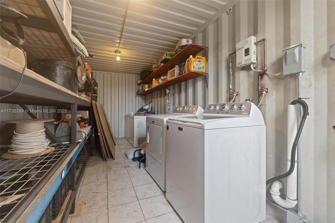 For Sale: $589,000 (2 beds, 2 baths, 1976 Square Feet)