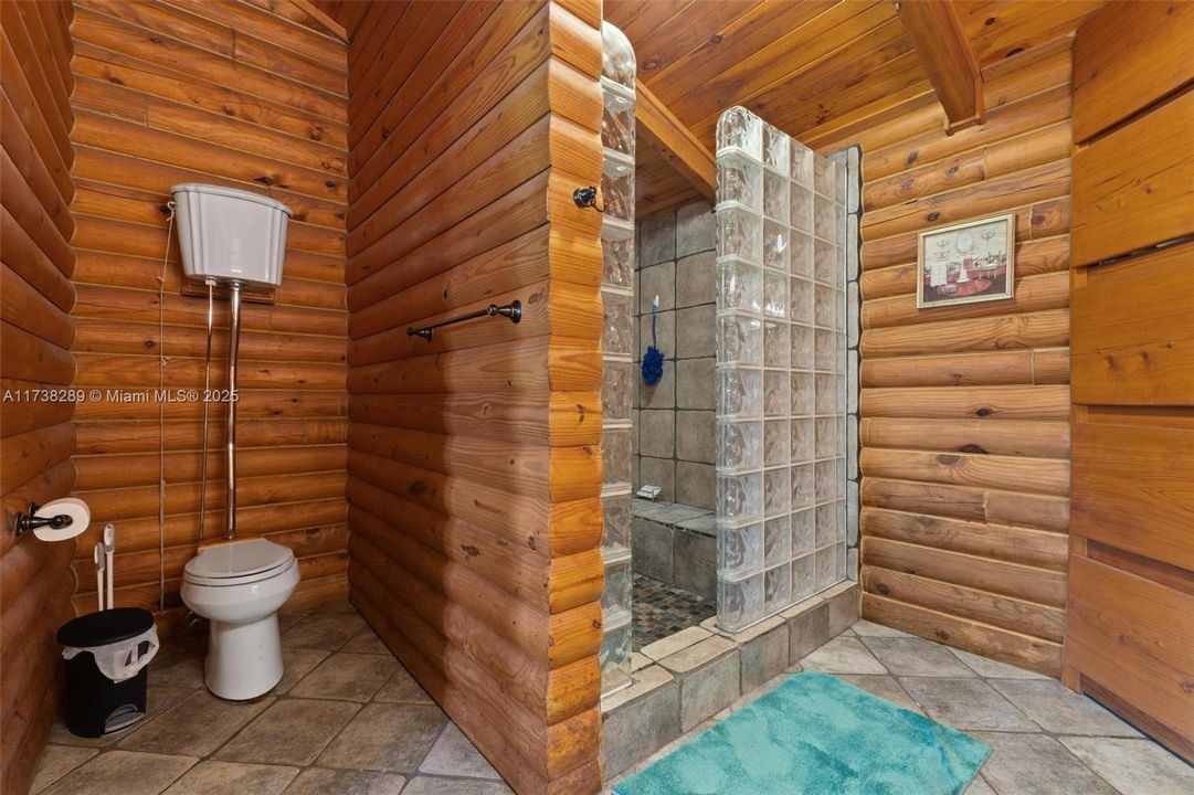 For Sale: $589,000 (2 beds, 2 baths, 1976 Square Feet)